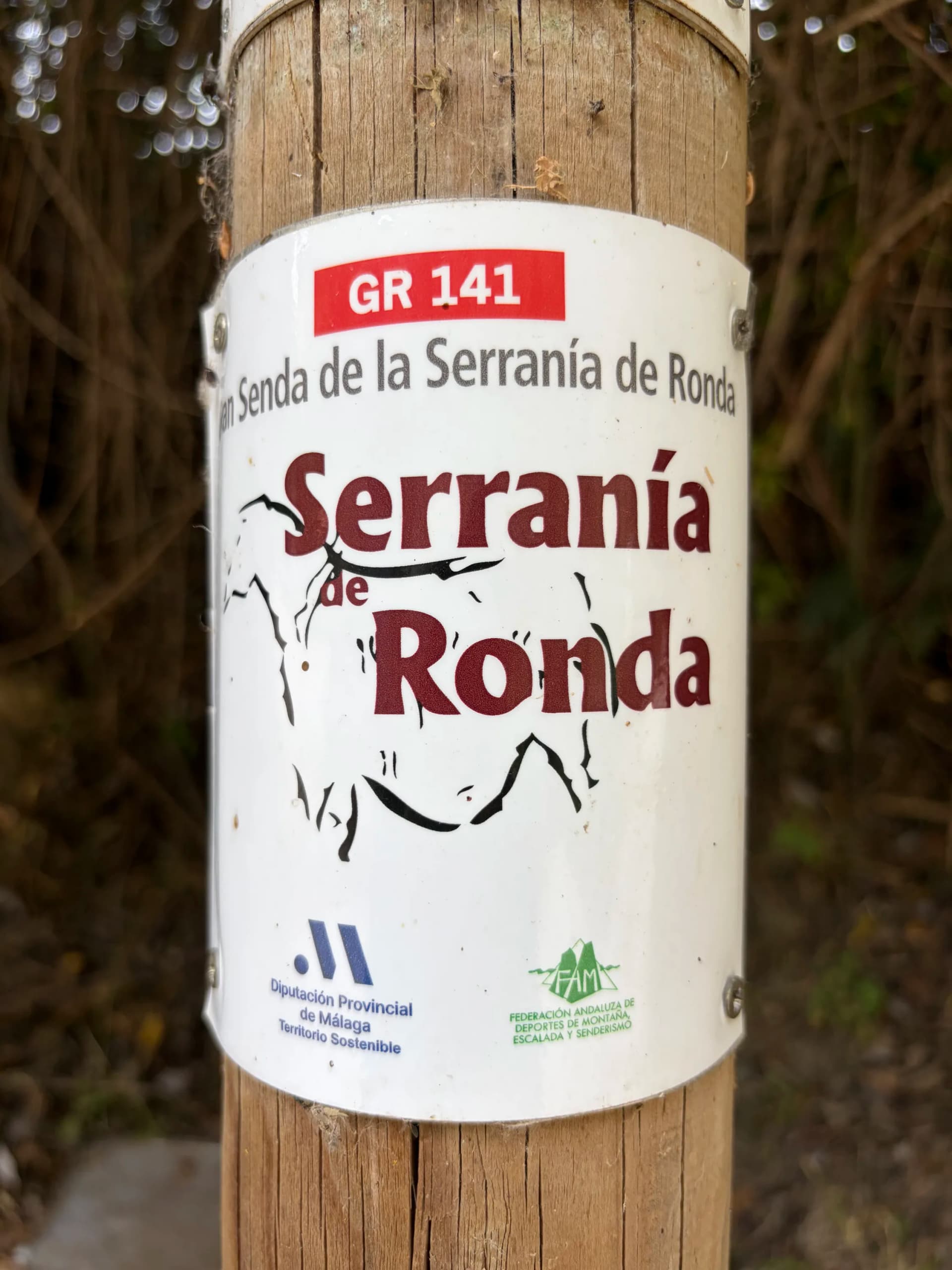 A red-and-white GR waymark painted on rock along the GR-141