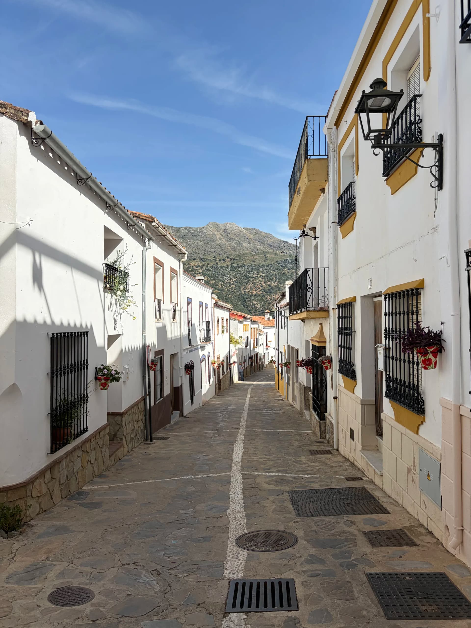 The white village of Jimera de Líbar on the side of a hill