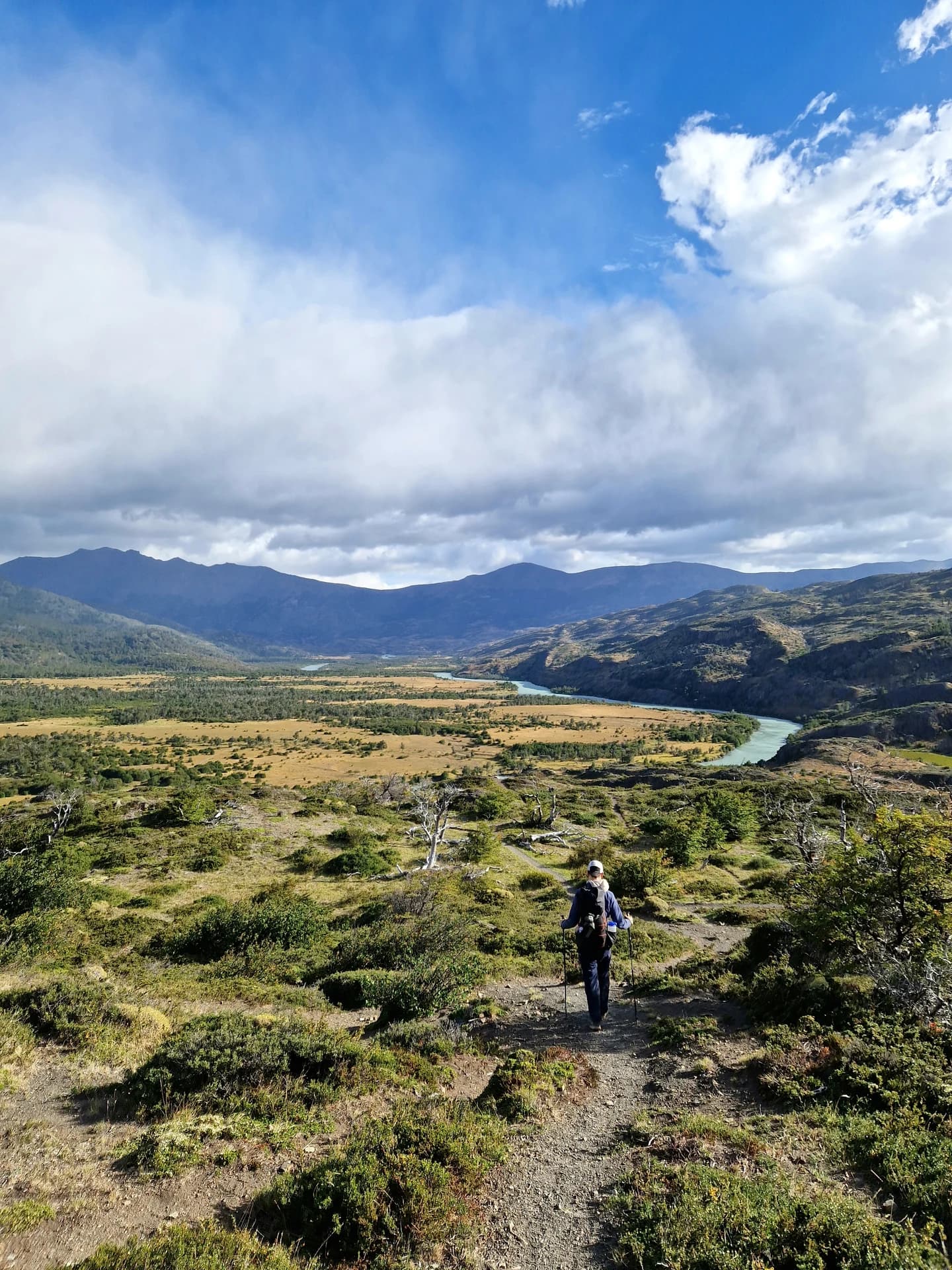The trail above the Río Paine on the first day of the O Circuit